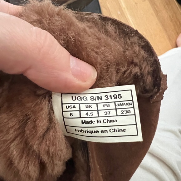 UGG platform Boot -Size 6 -Fur Lining - Picture 6 of 7